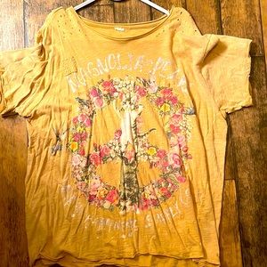 Magnolia Pearl-worn once kitty tshirt. Very cute!!